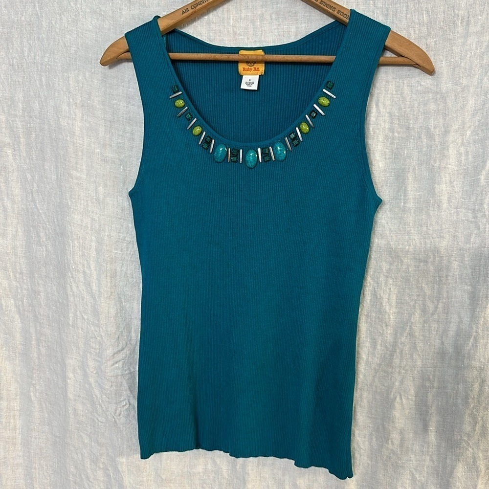 Ruby Rd Jade sleeveless top Jeweled embellishment around the scooped neck Size L